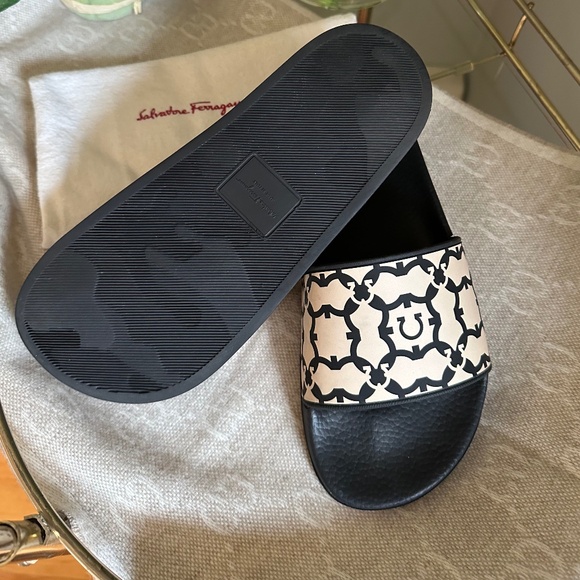 Ferragamo Groovy Slip on Slides NWOT - Picture 4 of 4